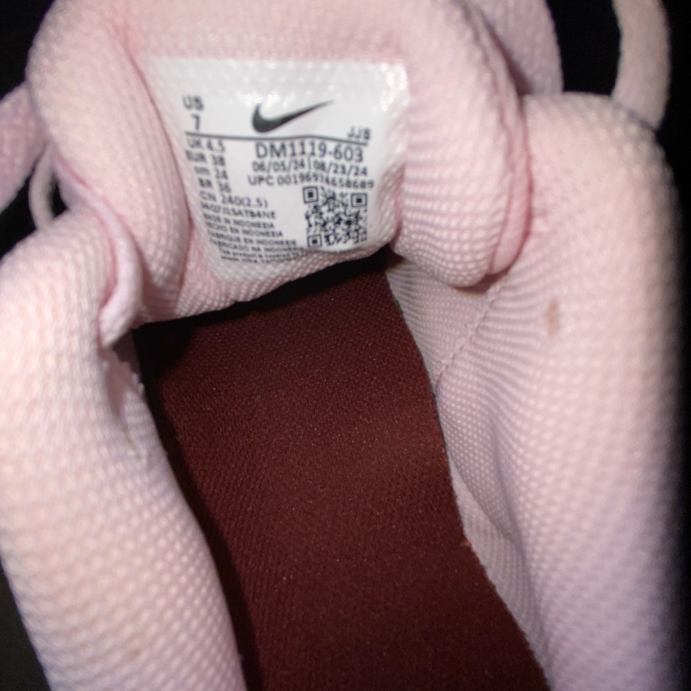 Nike Legend Essentials Athletic Training Design - Picture 9 of 9